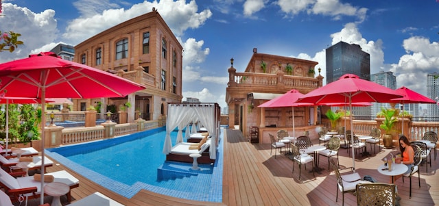5 Best Pool Shade Structures for Sun Protection